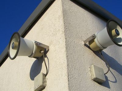 Чтобы не пугаться звука сирен, нужно настроить мобильные телефоны - В Висагинасе