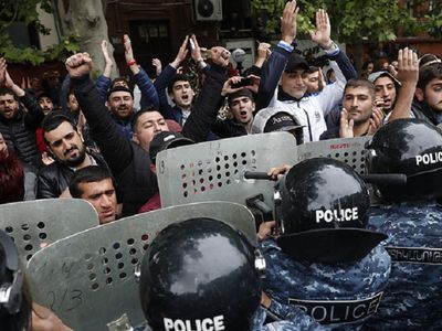 Полиция начала разгон демонстрации в Ереване - В Мире