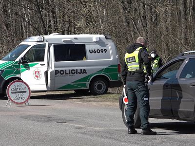 На все время пасхальных праздников въезд в город ограничен (видео) - В Висагинасе