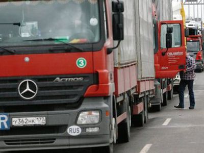 Latvijos–Rusijos pasienyje formuojasi milžiniškos eilės                 - Lietuva ir Baltijos šalys