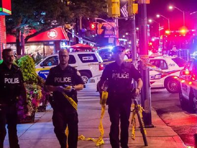 СМИ: девять человек пострадали в результате стрельбы в Торонто - В Мире
