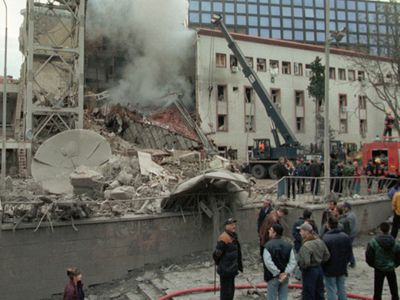 Исполняется 15 лет с начала бомбардировок Югославии силами НАТО: беда не приходит одна - В Мире