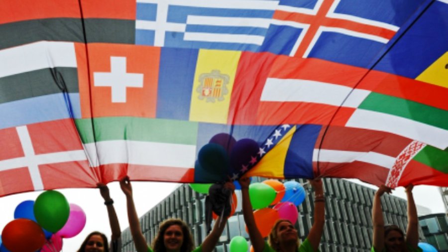 Опрос: европейцы стремительно теряют веру в  Евросоюз  - В Мире