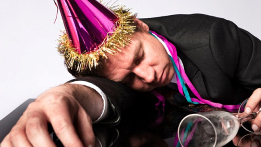 Британские медики советуют, как предотвратить или облегчить похмелье - Наука и здоровье