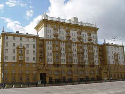 Высланные американские атташе пытались проникнуть на военный завод - В Мире