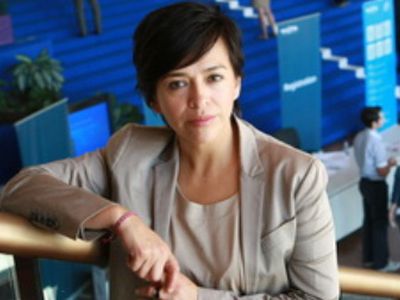 Женщина со стержнем - В Мире