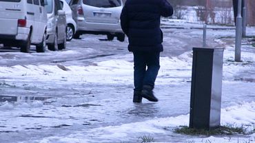 «Гололед на земле, гололед… Люди, падая, бьются об лед» (видео)