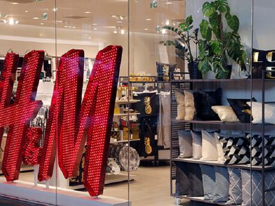 Компания H&M ежегодно сжигает тонны новой одежды - В Мире