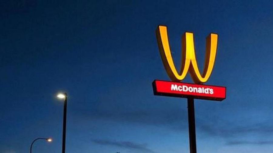 McDonald’s впервые в истории изменил логотип в честь 8 Марта - В Мире