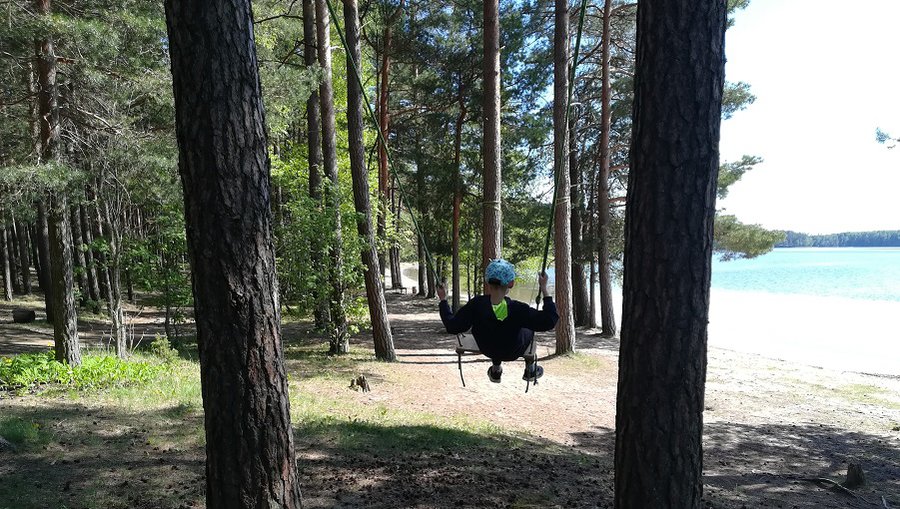 Парк качелей на берегу озера Висагинас (фотогалерея) - В Висагинасе
