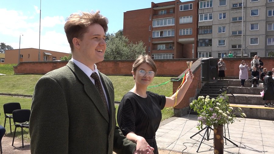 В эту пятницу в висагинских гимназиях прозвенит последний звонок - В Висагинасе