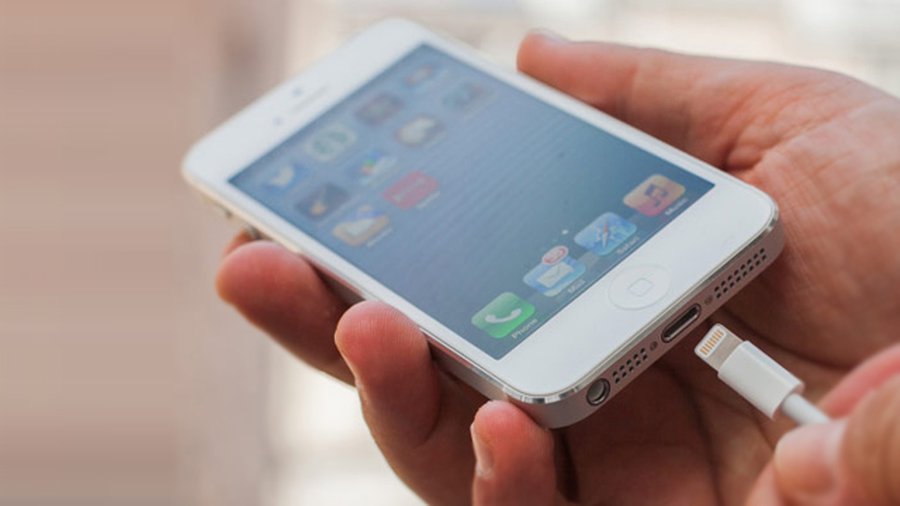 iPhone взломали с помощью зарядного устройства - IT новости