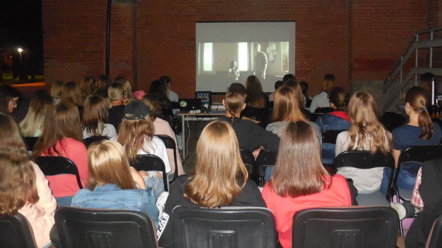 Молодежное кино под открытым небом - Мир молодежи