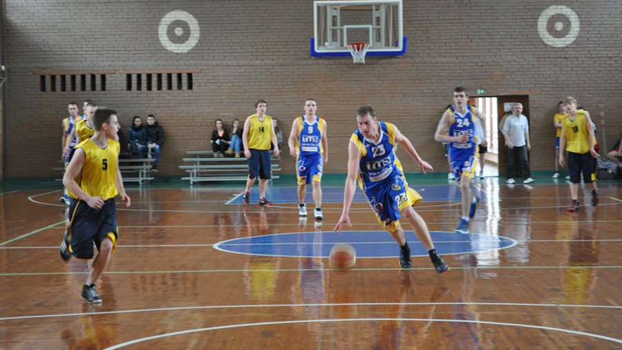 В Висагинасе проходит весенний турнир по баскетболу (обновлено) - В Висагинасе