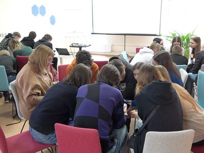 COME ON - проект, который поможет висагинским старшекласникам разбираться в политиках и их обещаниях (видео) - В Висагинасе