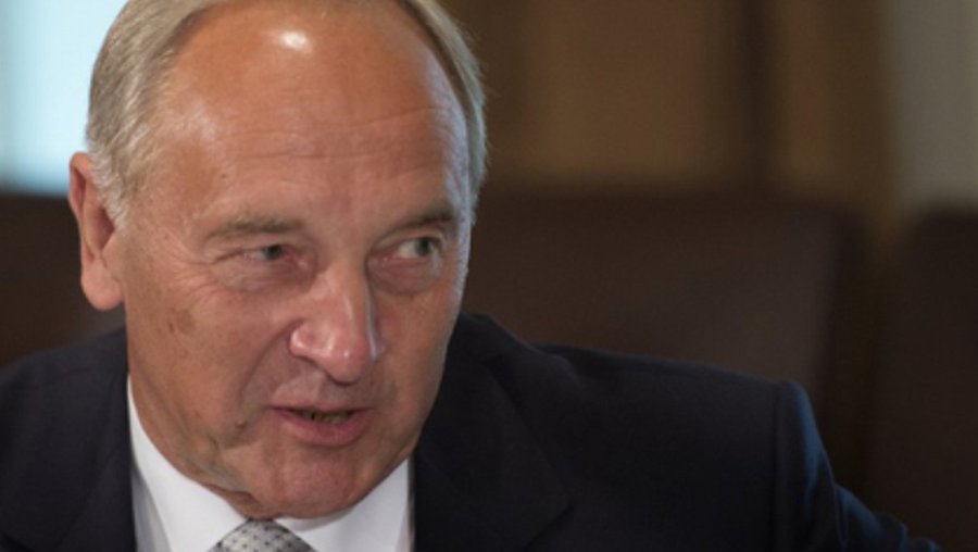 Президент Латвии счел бессмысленной рекламу евро - Литва и страны Балтии