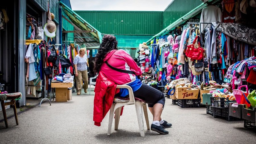 Более 650 тыс. евро пособий распределено между рыночными торговцами - Литва и страны Балтии