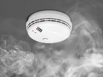 Идет акция по оборудованию жилья дымовыми детекторами - В Висагинасе