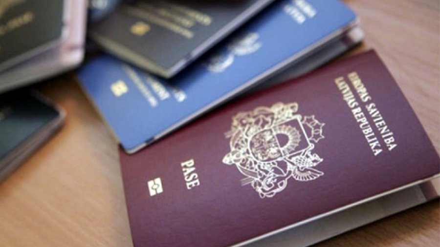 За участие в силах самообороны Крыма коренного жителя Латвии лишат гражданства - Литва и страны Балтии