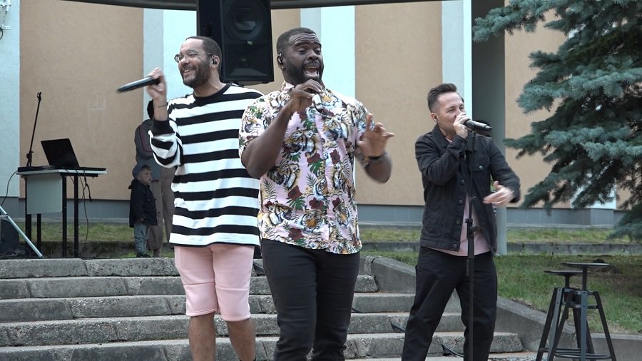 Музыкальное сопровождение без музыкальных инструментов. Возможности человеческого голоса удивляют (видео) - В Висагинасе