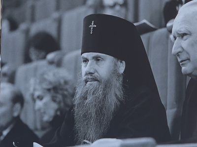 В Висагинасе возле Введено-Пантелеимоновского храма открылась фотовыставка, посвященная памяти митрополита Хризостома - Мир православия