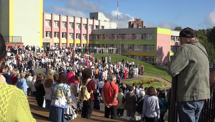 1 сентября в Висагинасе. Репортажи с торжественных линеек в День знаний и науки (видео)
