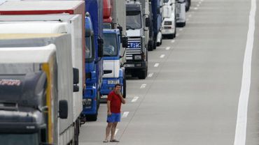 Литовские водители услышали от российских таможенников, за что их наказывают