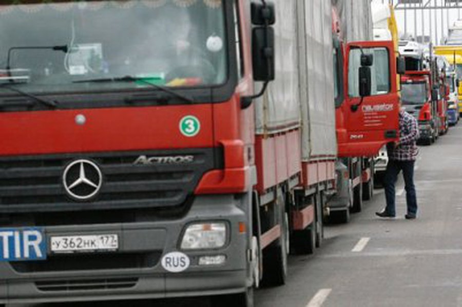 Latvijos–Rusijos pasienyje formuojasi milžiniškos eilės                 - Lietuva ir Baltijos šalys