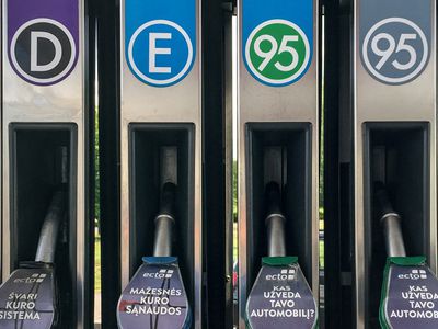 Парламентарий обратился в Службу конкуренции по поводу значительного роста цен на топливо - Литва и страны Балтии