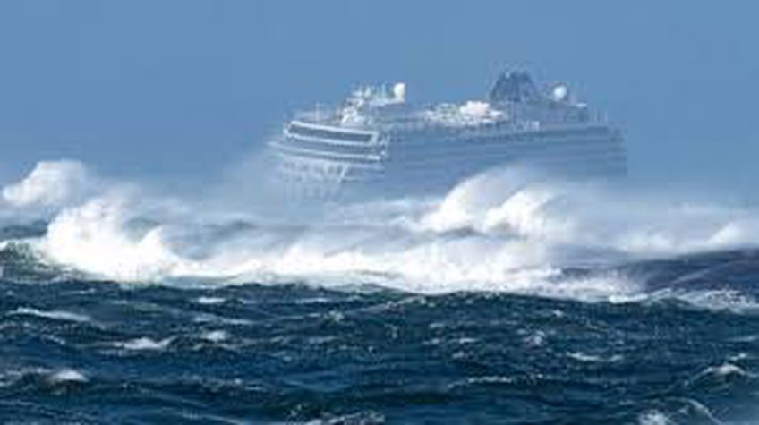 Около 400 человек эвакуировали с норвежского судна Viking Sky