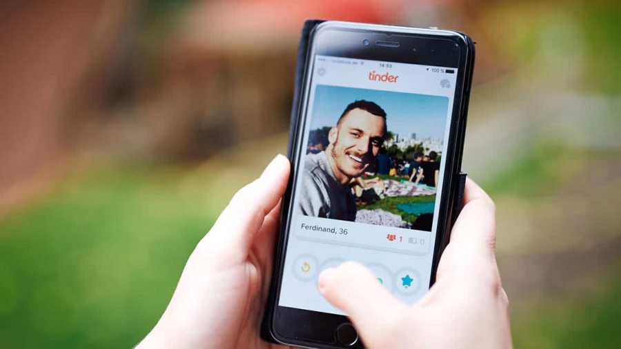 Француженка запросила у Tinder данные о себе и получила 800 страниц текста - Хобби, отдых и развлечения