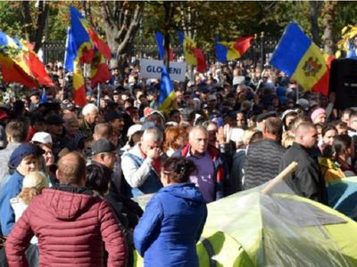 СМИ: В столице Молдовы проходит бессрочная акция протеста - В Мире