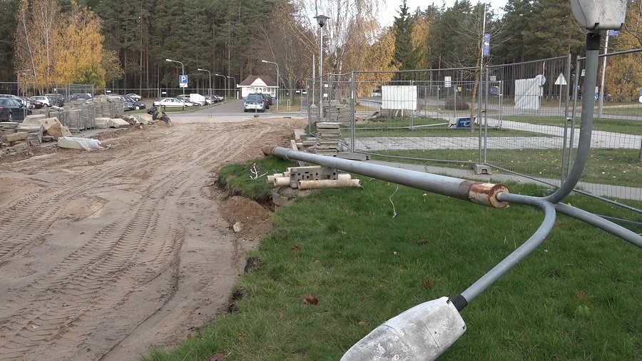 С благоустройством можно не спешить? Когда будут восстановлены тротуары? (видео) - В Висагинасе