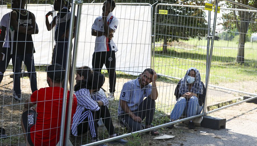 Власти Литвы в сентябре переселят мигрантов из лагерей в помещения для зимовки - Литва и страны Балтии