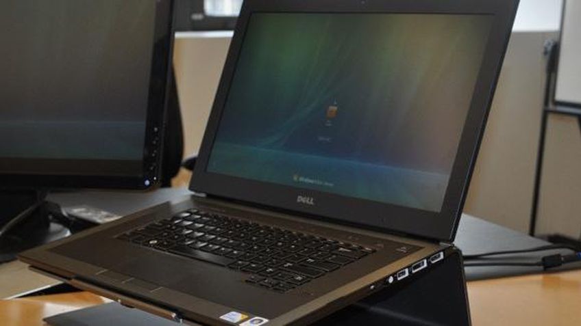 Ноутбук с беспроводной подзарядкой выпустила компания Dell
