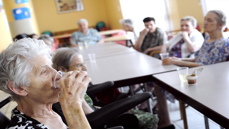 Учёные: В Великобритании женщины после 65 лет становятся более склонными к употреблению алкоголя - Наука и здоровье