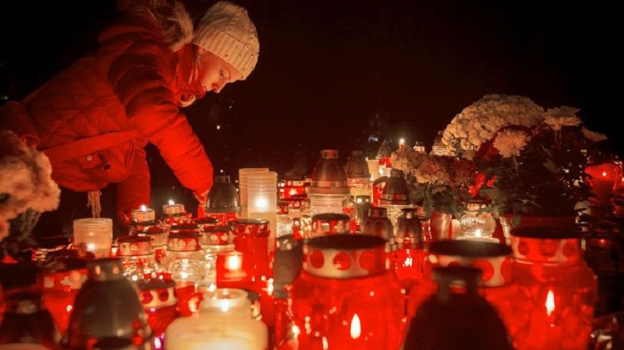 Предлагается узаконить еще один праздник - День поминовения усопших - Литва и страны Балтии