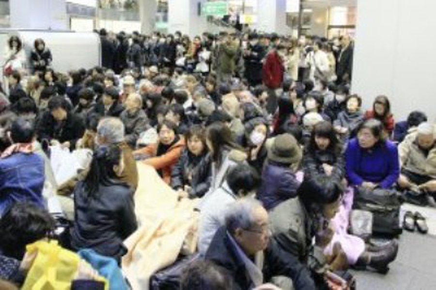 Japonijoje ima trūkti maisto, elektros, degalų, bendrovės stabdo veiklą - Pasaulyje