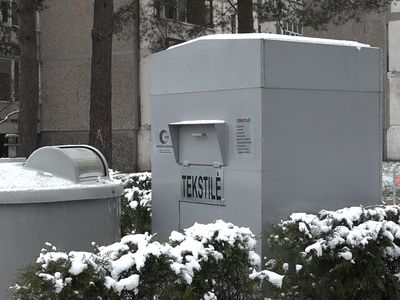 В контейнерах для текстиля – уже и бетон, и пластик (видео) - В Висагинасе