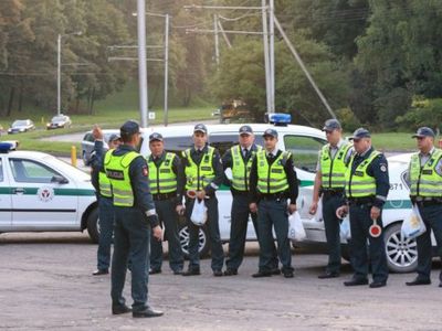 Парадокс: полицейских не хватает, но попасть в полицию непросто - Литва и страны Балтии