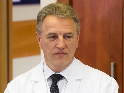 Профессор К.Струпас, возглавлявший клиники "Сантарос",   отстранен от занимаемой должности на полгода - Литва и страны Балтии