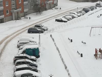 Жителям нужно договариваться об освобождении дворов от машин - В Висагинасе