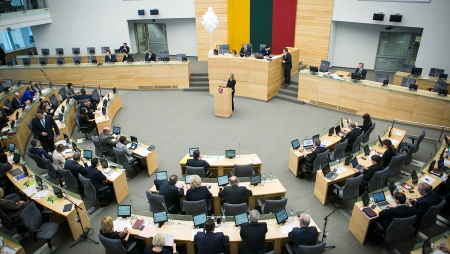 Сейм одобрил предложение разглашать больше деклараций о доходах и имуществе - Литва и страны Балтии