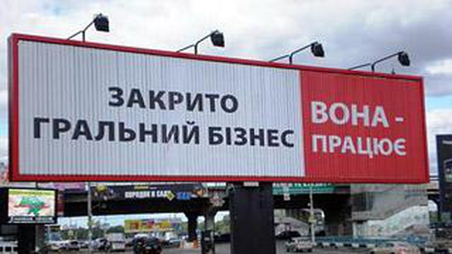 Первые экзотические кандидаты в президенты Украины: против Тимошенко выставят свинарку с «шестым размером груди» - В Мире