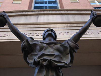 Суд в Польше позволил вывезенным из Швеции российским детям остаться с отцом в Варшаве - В Мире