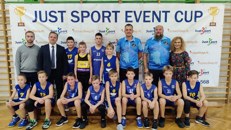 Висагинские баскетболисты заняли третье место на турнире в Замброве - В Висагинасе