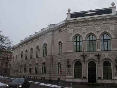 Скандал вокруг коррупции в Банке Латвии превращается в политический кризис - Литва и страны Балтии