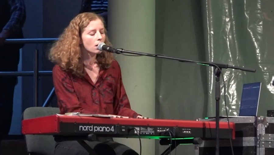 Концерт Алины Орловой в Висагинасе собрал огромное количество зрителей (видео) - Новости регионов