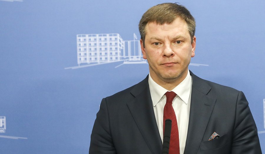 Министр финансов осторожно относится к предложению президента снизить налог на доходы населения - Литва и страны Балтии