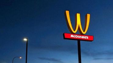 McDonald’s впервые в истории изменил логотип в честь 8 Марта